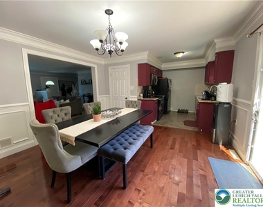 1656 Angela Drive - Photo Thumbnail 6