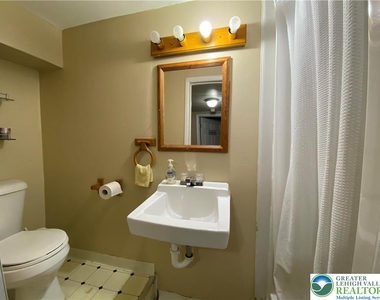 1656 Angela Drive - Photo Thumbnail 17