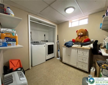 1656 Angela Drive - Photo Thumbnail 16