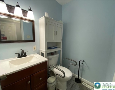 1656 Angela Drive - Photo Thumbnail 8