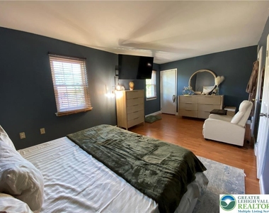 1656 Angela Drive - Photo Thumbnail 10
