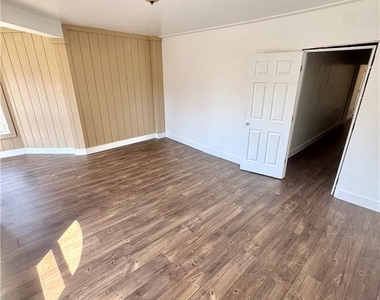 535 W Tilghman Street - Photo Thumbnail 2