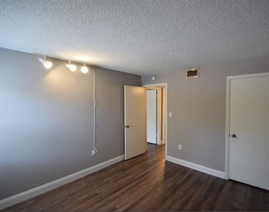 1005 S New York Avenue - Photo Thumbnail 6