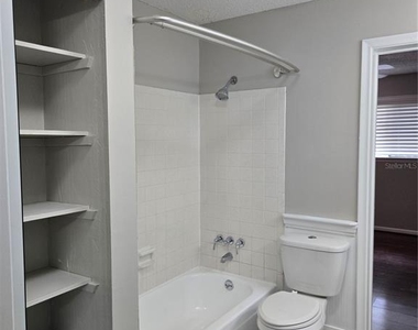 4503 Nw 41st Place - Photo Thumbnail 30
