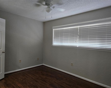 4503 Nw 41st Place - Photo Thumbnail 31