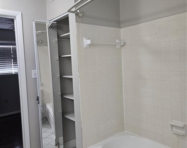 4503 Nw 41st Place - Photo Thumbnail 24