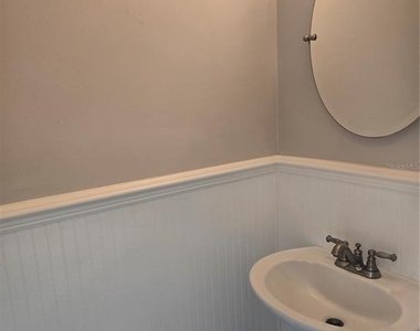 4503 Nw 41st Place - Photo Thumbnail 17