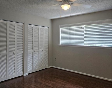 4503 Nw 41st Place - Photo Thumbnail 21
