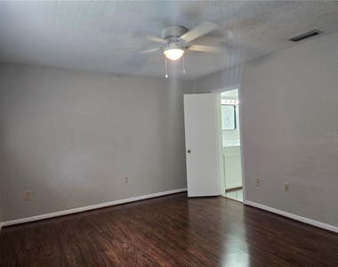 4503 Nw 41st Place - Photo Thumbnail 22
