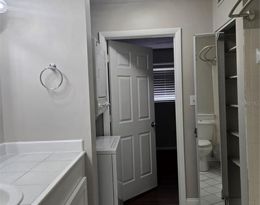 4503 Nw 41st Place - Photo Thumbnail 23