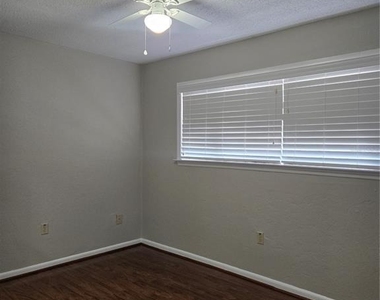 4503 Nw 41st Place - Photo Thumbnail 27