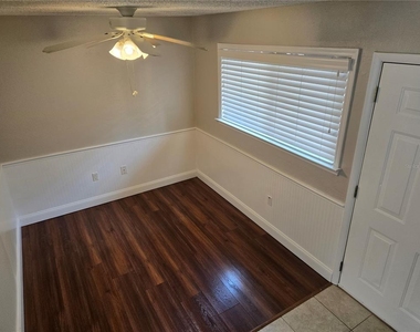 4503 Nw 41st Place - Photo Thumbnail 15