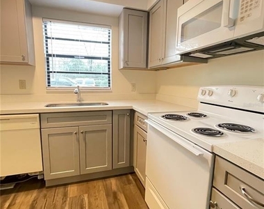914 Sw 59th Terrace - Photo Thumbnail 2