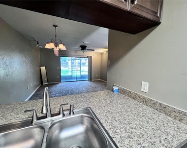 2735 Sw 35th Place - Photo Thumbnail 15