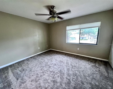 2735 Sw 35th Place - Photo Thumbnail 8