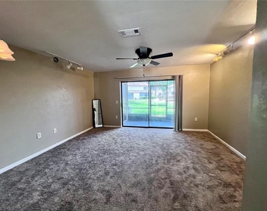 2735 Sw 35th Place - Photo Thumbnail 13