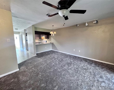 2735 Sw 35th Place - Photo Thumbnail 16