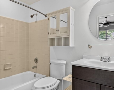 2735 Sw 35th Place - Photo Thumbnail 13