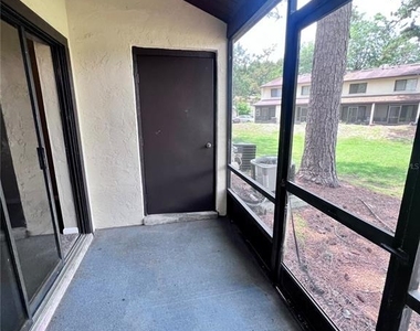 2735 Sw 35th Place - Photo Thumbnail 4