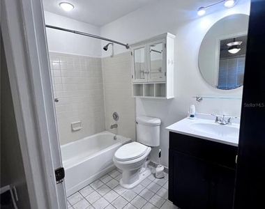 2735 Sw 35th Place - Photo Thumbnail 3