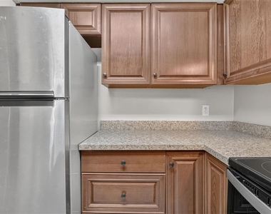 2735 Sw 35th Place - Photo Thumbnail 3