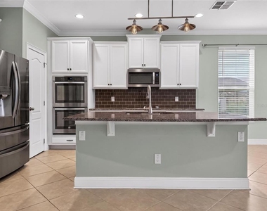 2062 Redbay Avenue - Photo Thumbnail 8