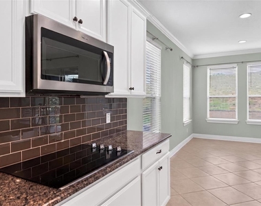 2062 Redbay Avenue - Photo Thumbnail 13
