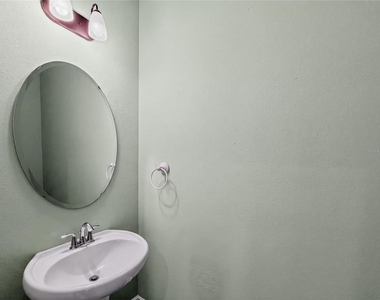 2062 Redbay Avenue - Photo Thumbnail 28