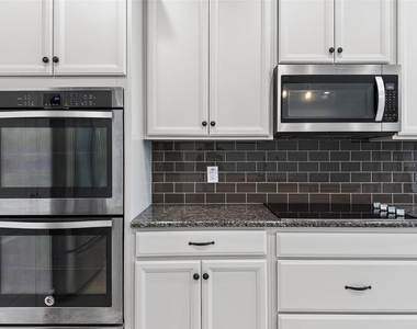 2062 Redbay Avenue - Photo Thumbnail 10