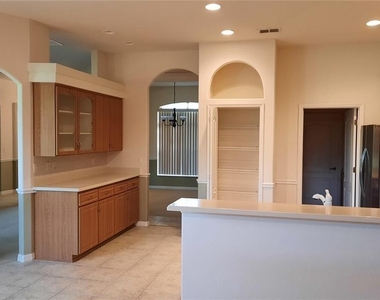 1315 Elli Circle - Photo Thumbnail 12