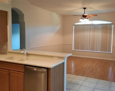 1315 Elli Circle - Photo Thumbnail 11