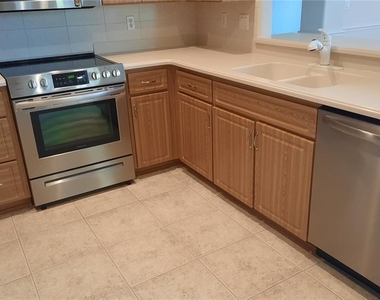 1315 Elli Circle - Photo Thumbnail 14