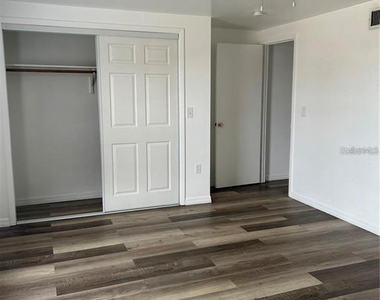 723 44th Street E - Photo Thumbnail 3