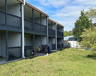 723 44th Street E - Photo Thumbnail 2