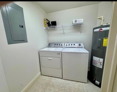 800 N Tamiami Trail - Photo Thumbnail 21