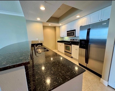 800 N Tamiami Trail - Photo Thumbnail 3