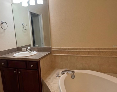 9035 Vista Verde Drive - Photo Thumbnail 8