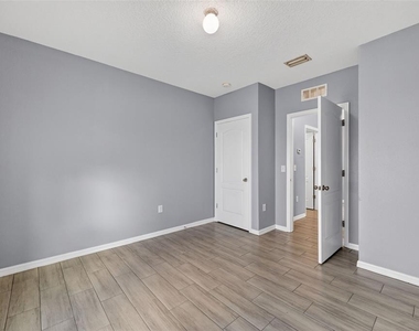 4042 Wayfarer Way - Photo Thumbnail 5