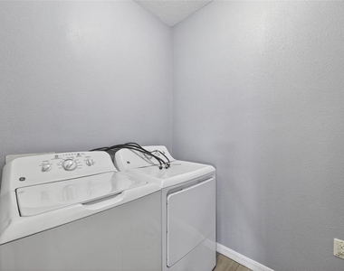 4042 Wayfarer Way - Photo Thumbnail 25