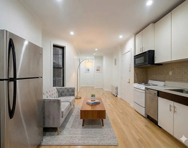 48th Street/10th Avenue - Photo Thumbnail 2