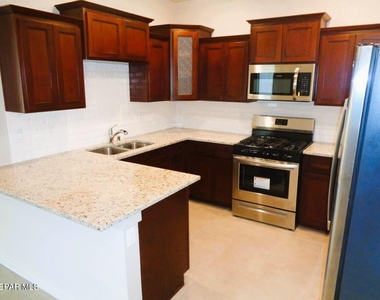 14932 Tierra Haven Avenue - Photo Thumbnail 6