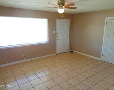 8724 Polaris Street - Photo Thumbnail 3