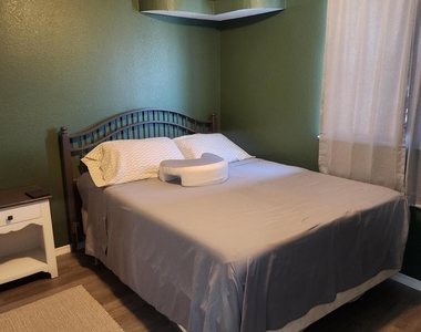3281 Emerald Point Drive - Photo Thumbnail 9