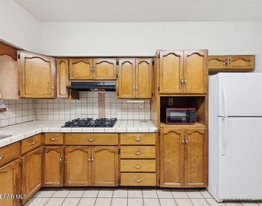 921 Olive Avenue - Photo Thumbnail 5