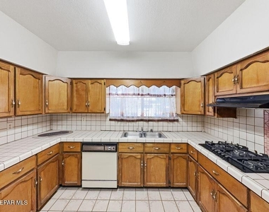 921 Olive Avenue - Photo Thumbnail 6