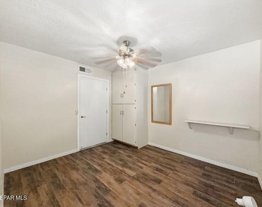 921 Olive Avenue - Photo Thumbnail 16