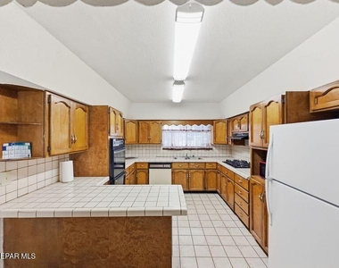 921 Olive Avenue - Photo Thumbnail 7