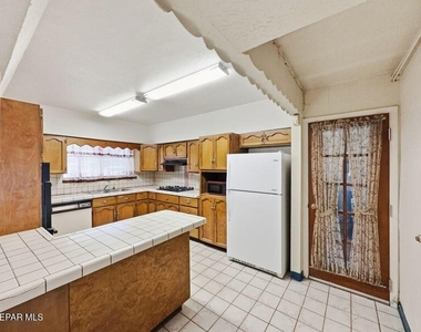 921 Olive Avenue - Photo Thumbnail 8