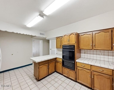 921 Olive Avenue - Photo Thumbnail 4