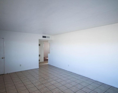 209 San Saba Road - Photo Thumbnail 4